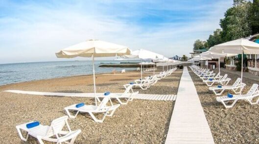 Пляж и бассейн